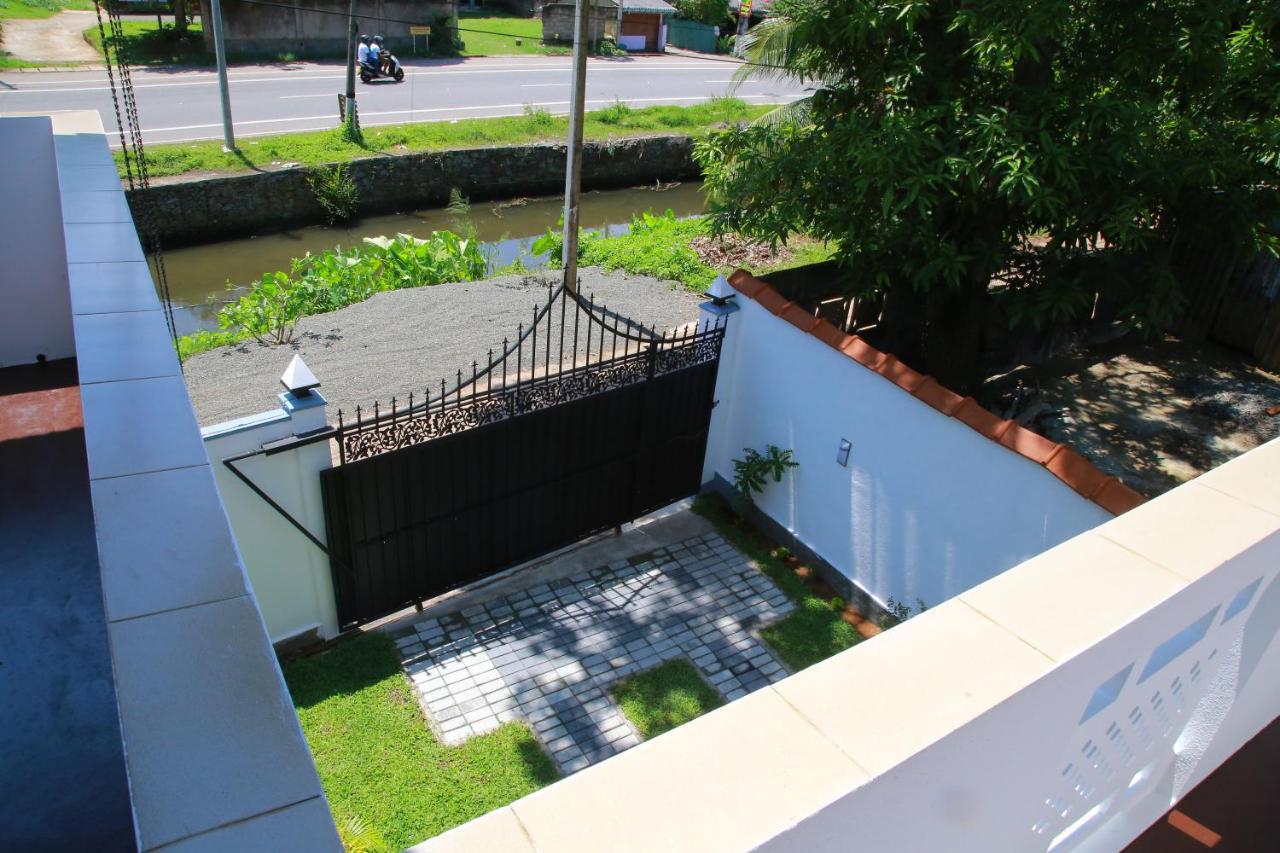 Aken Villa Hikkaduwa Exterior photo