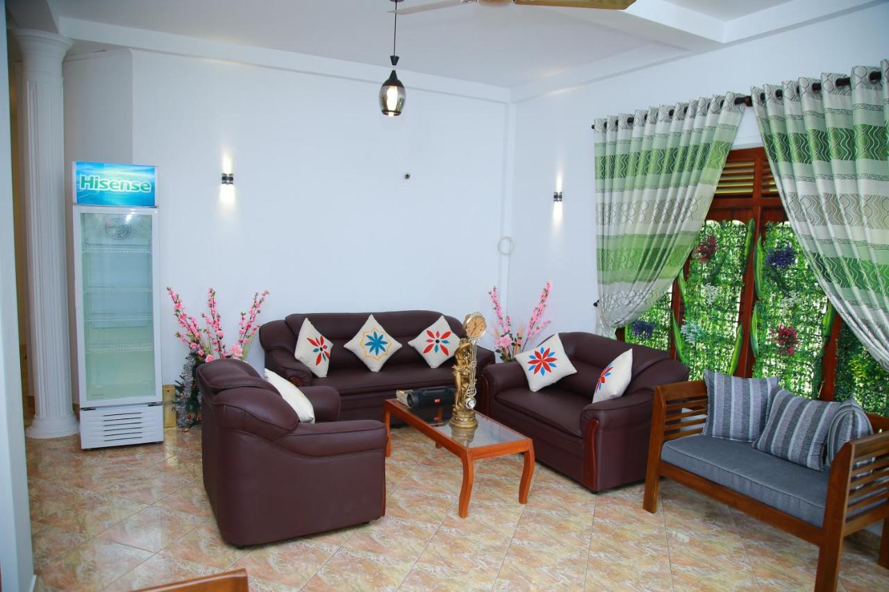 Aken Villa Hikkaduwa Exterior photo